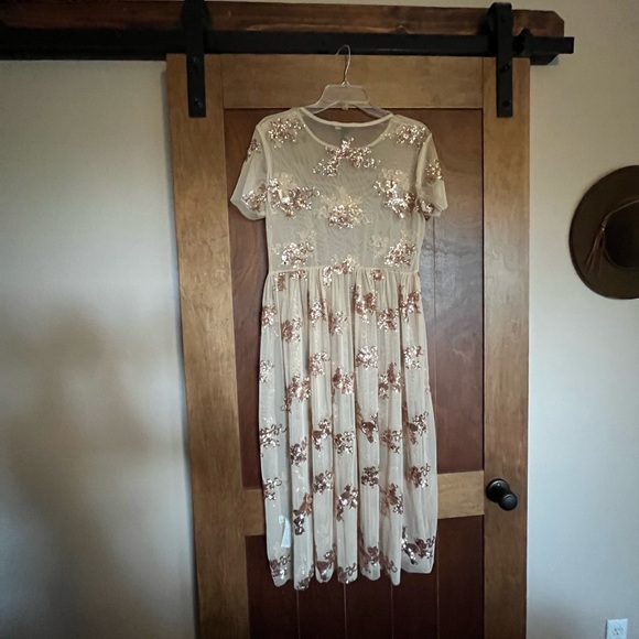 Forever 21 Overlay Sequin Dress! Never worn! - Picture 3 of 3